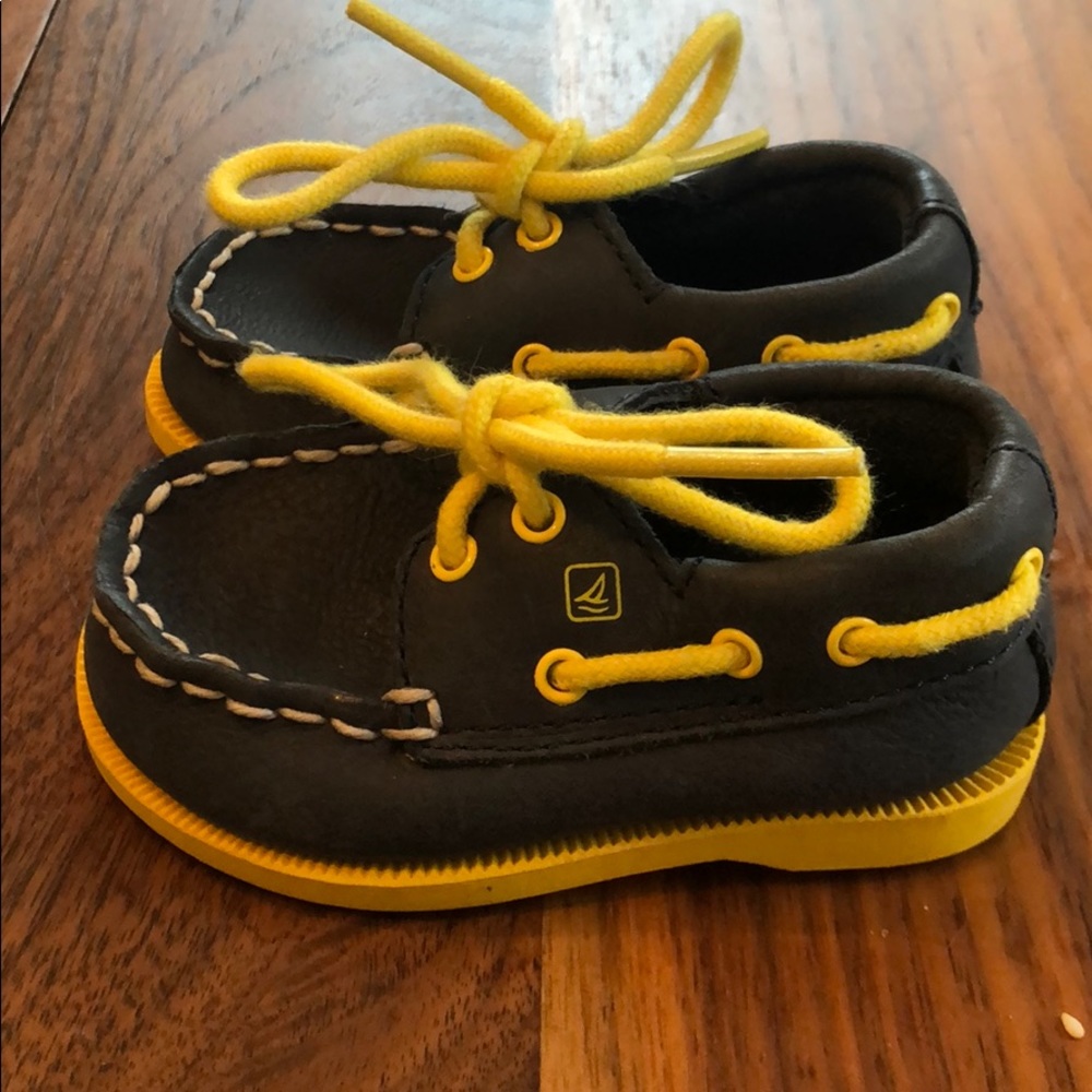 Sperry leather crib shoe! Size 2M